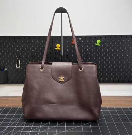 Chanel Leather Tote Bags