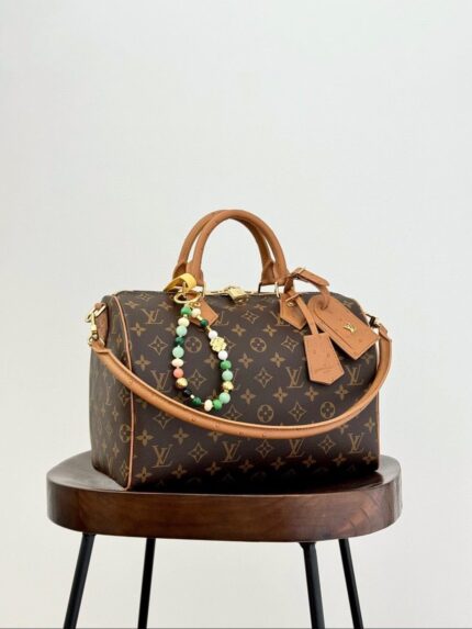 Louis Vuitton Speedy Bandoulière Bags
