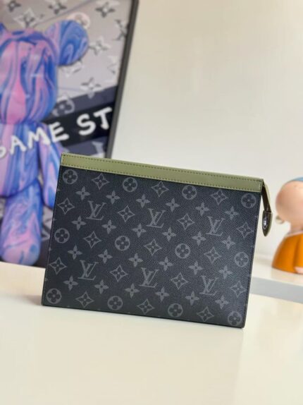 Louis Vuitton Pochette Voyage MM Clutch