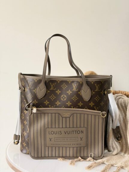 Louis Vuitton Neverfull MM Tote Bags