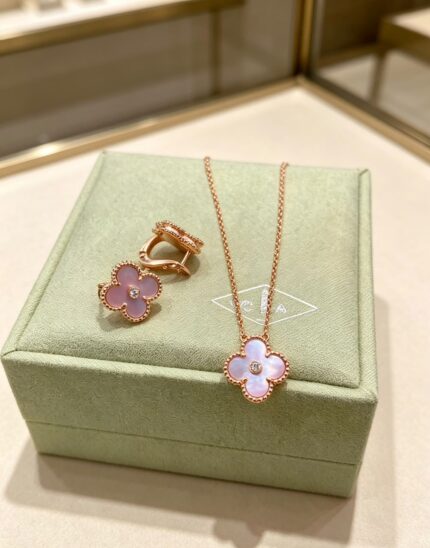 Van Cleef & Arpels Alhambra Holiday Set