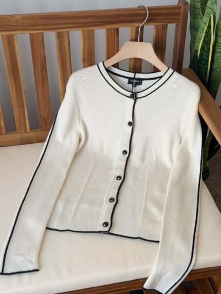 Chanel Contrast-Trim Button-Front Cardigan