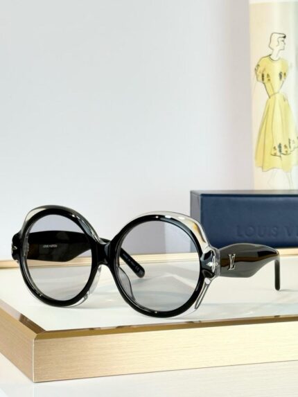 Louis Vuitton Blossom Round Oversized Sunglasses