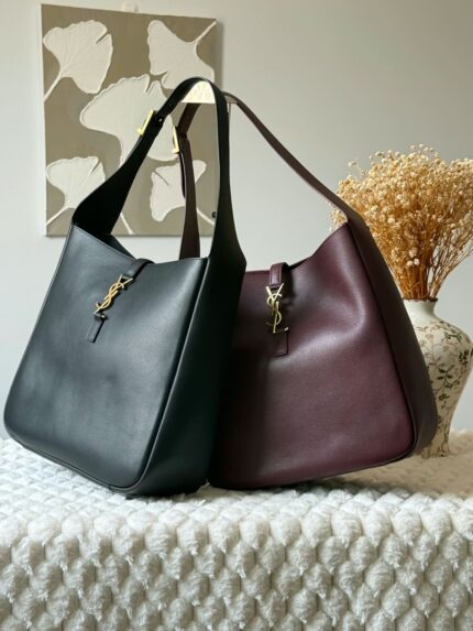 YSL Le 5 À 7 Supple Hobo Bags