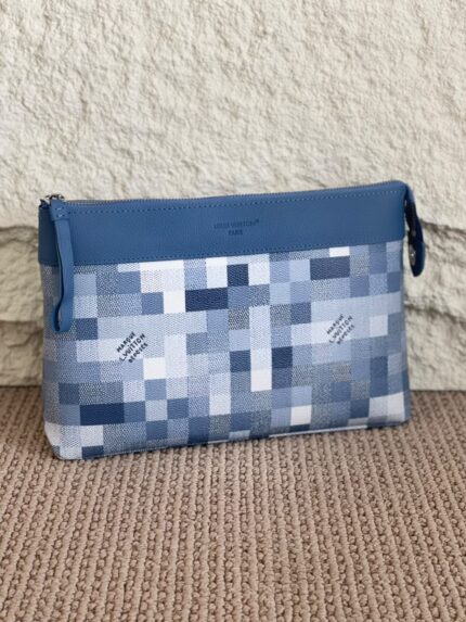 Louis Vuitton Pochette Voyage Clutches